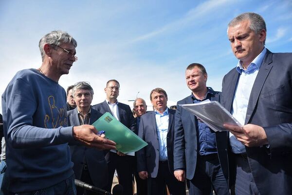Глава Крыма Сергей Аксенов посетил прогулочную зону в центре Керчи в ходе рабочей поездки Глава Крыма Сергей Аксенов посетил прогулочную зону в центре Керчи в ходе рабочей поездки