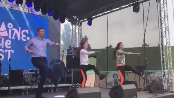 Скриншот с видео Кличко станцевал для киевлян под песню Бритни Спирз