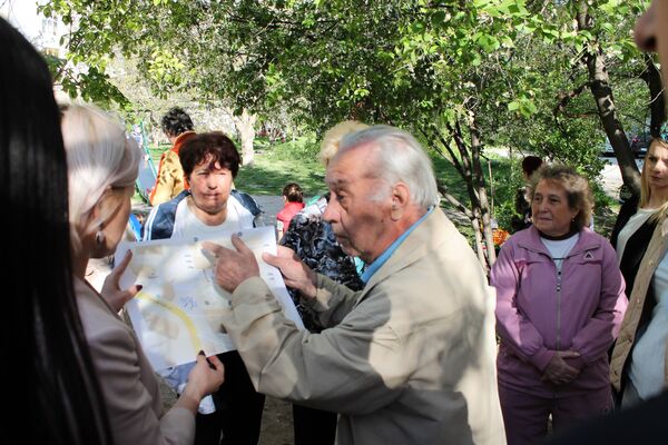 Активисты ОНФ оценили эскизы благоустройства крымских дворов Активисты ОНФ оценили эскизы благоустройства крымских дворов