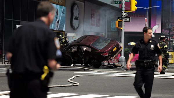Автомобиль, врезавшийся в толпу пешеходов на Таймс-Сквер в Нью-Йорке