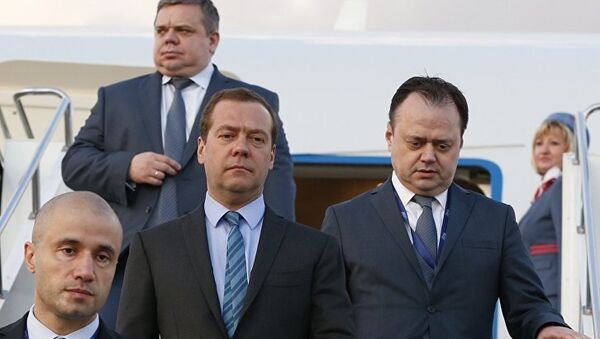 Премьер-министр РФ Дмитрий Медведев прибыл в Стамбул для участия в саммите ОЧЭС