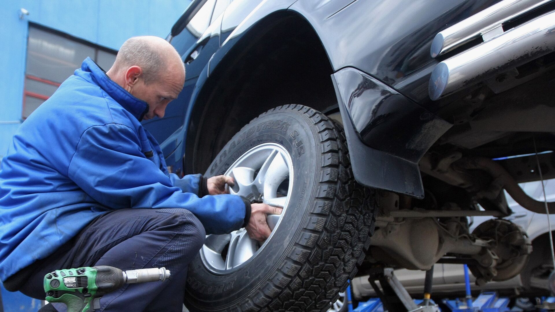 Автослесарь
 - РИА Новости, 1920, 19.07.2021