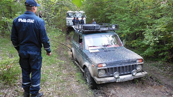 Крымские спасатели оказали помощь туристам, которые на автомобиле застряли в районе горы Дорт-Тепе