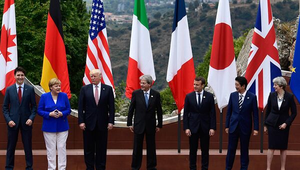 Лидеры стран Большой семерки во время саммита в Таормине, Италия. 26 мая 2017 года