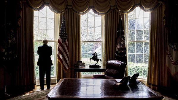 Президент США Дональд Трамп в Овальном кабинете Белого дома