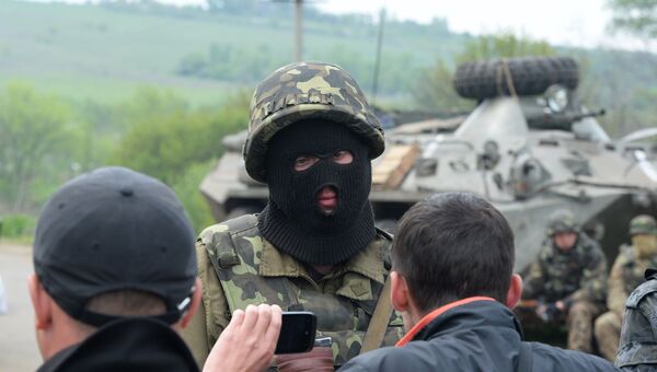 Украинский военный и житель востока Украины