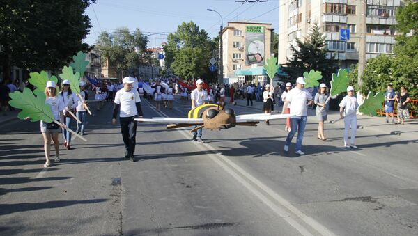 Праздничное шествие по случаю 233-летия основания Симферополя