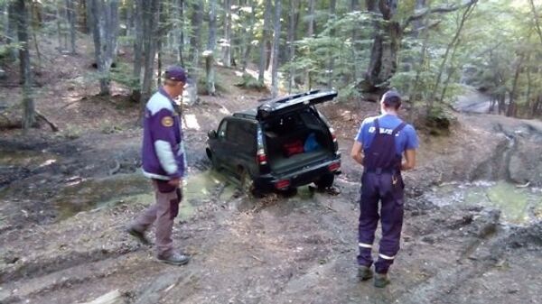 Спасатели МЧС оказали помощь застрявшему на сложном участке горно-лесной местности автомобилю Mitsubishi Pajero Sport Спасатели МЧС оказали помощь застрявшему на сложном участке горно-лесной местности автомобилю Mitsubishi Pajero Sport