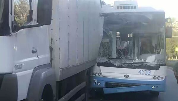 Троллейбус столкнулся с грузовиком в Симферополе