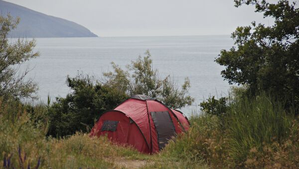 Палатка на территории ландшафтно-рекреационного парка Тихая бухта