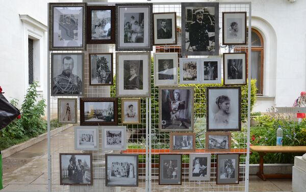 Фотографии, представленные на открытии древлехранилища памяти семьи императора Николая II в Крестовоздвиженской дворцовой церкви в Ливадии Фотографии, представленные на открытии древлехранилища памяти семьи императора Николая II в Крестовоздвиженской дворцовой церкви в Ливадии