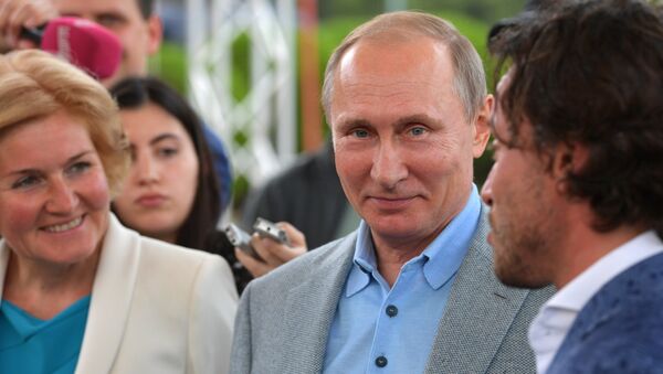 Президент РФ В. Путин посетил международный детский центр Артек