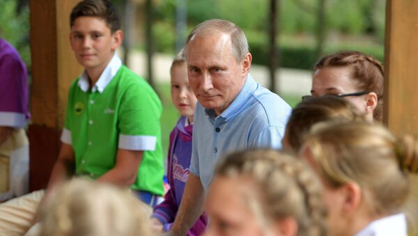 Президент РФ В. Путин посетил международный детский центр Артек