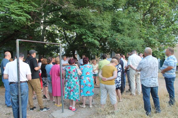 Активисты ОНФ помогли жильцам дома в Судаке добиться внесения изменений в проект благоустройства придомовой территории Активисты ОНФ помогли жильцам дома в Судаке добиться внесения изменений в проект благоустройства придомовой территории