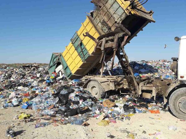 Несанкционированный сброс мусора на закрытом полигоне ТКО под Евпаторией Несанкционированный сброс мусора на закрытом полигоне ТКО под Евпаторией