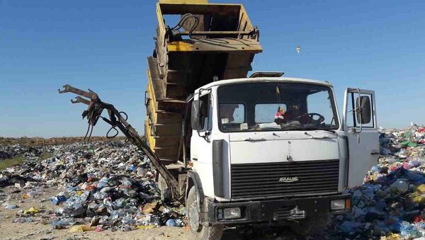 Несанкционированный сброс мусора на закрытом полигоне ТКО под Евпаторией