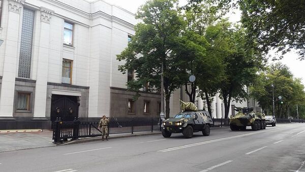 Военная техника у здания Верховной рады Украины в Киеве. 3 июля 2017