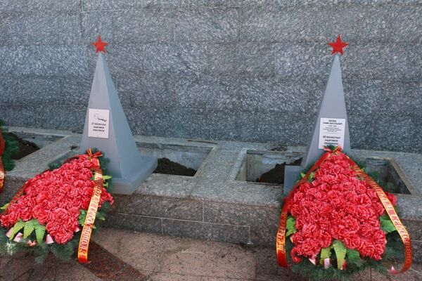 В Севастополе перезахоронили останки 93 защитников города-героя В Севастополе перезахоронили останки 93 защитников города-героя
