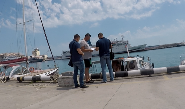 Крымские налоговики приступили к проверке яхт и катеров в морском порту Ялты