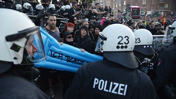 Во время акции протеста в преддверии саммита G20 в Гамбурге