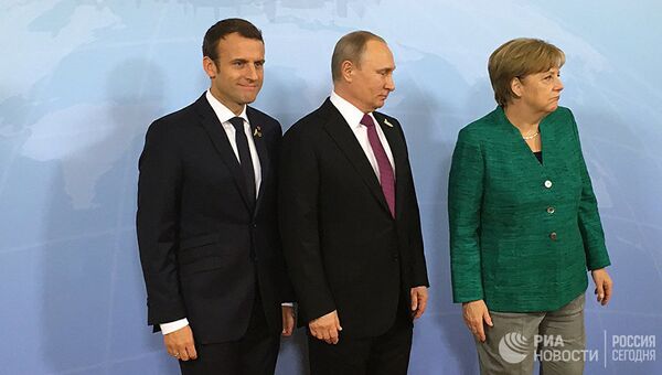 Президент России Владимир Путин, канцлер ФРГ Ангела Меркель и президент Франции Эммануэль Макрон во время встречи на саммите G20 в Гамбурге. 8 июля 2017
