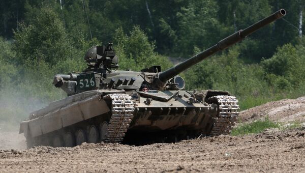 Танк Т-64 во время военных учений на Яворовском полигоне во Львовской области