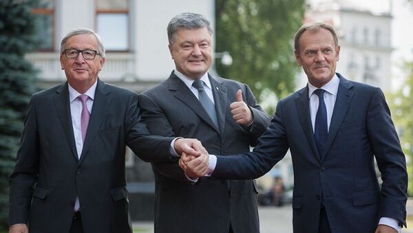 Президент Украины Петр Порошенко, президент Еврокомиссии Жан-Клод Юнкер и президент Европейского совета Дональд Туск на саммите Украина-ЕС. 13 июля 2017