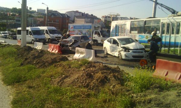 ДТП с участием автомобилей Samand и Hyundai Solaris в Севастополе ДТП с участием автомобилей Samand и Hyundai Solaris в Севастополе