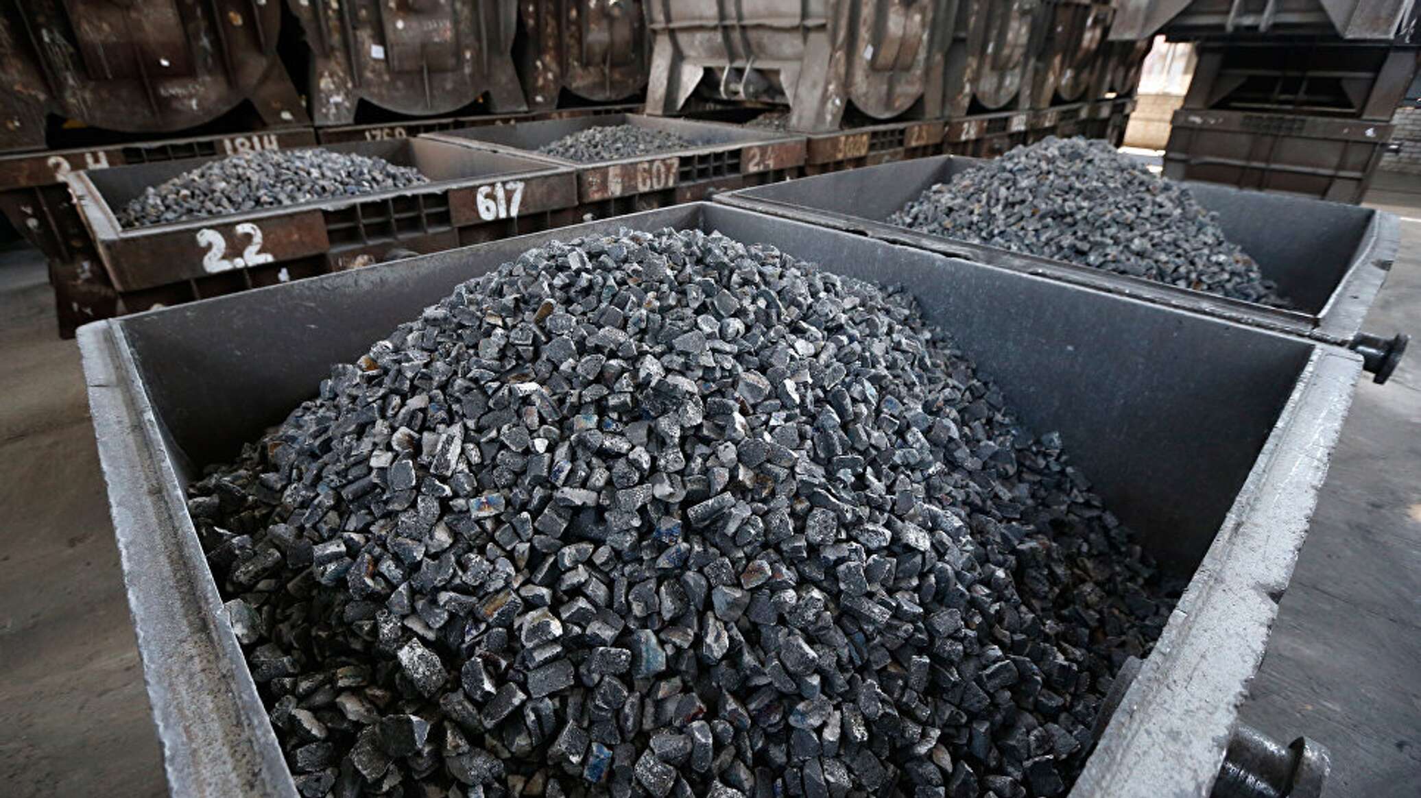 Нефть и уголь переработка. Угольный концентрат. Добыча угля. Каменный уголь в металлургии. Переработка каменного угля.