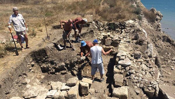 Раскопки некрополя в Крыму