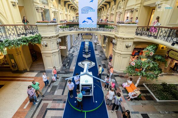 Выставка в московском ГУМе, посвященная строительству моста через Керченский пролив