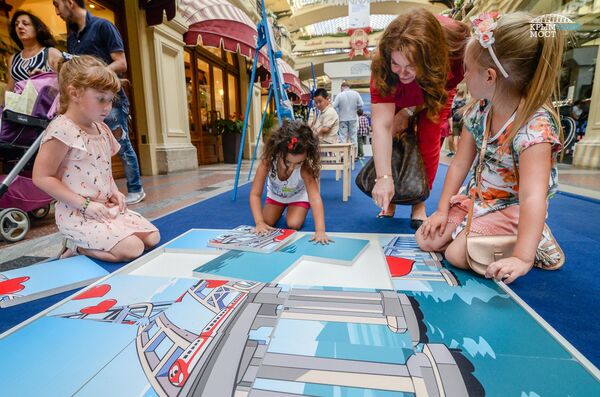 Выставка в московском ГУМе, посвященная строительству моста через Керченский пролив