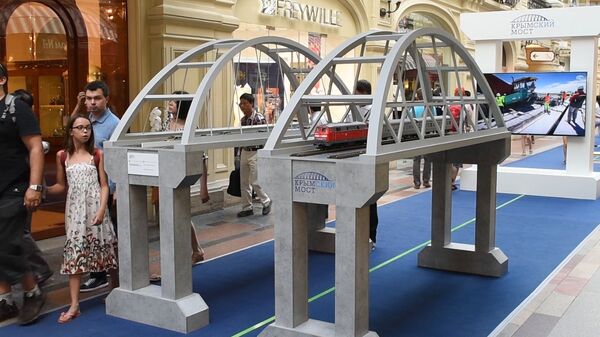 В московском ГУМе открылась выставка, посвященная Крымскому мосту