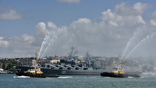 Вальс буксиров на параде кораблей и военно-спортивном празднике в честь дня ВМФ России в Севастополе