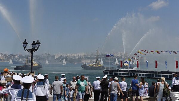 Вальс буксиров на параде кораблей и военно-спортивном празднике в честь дня ВМФ России в Севастополе