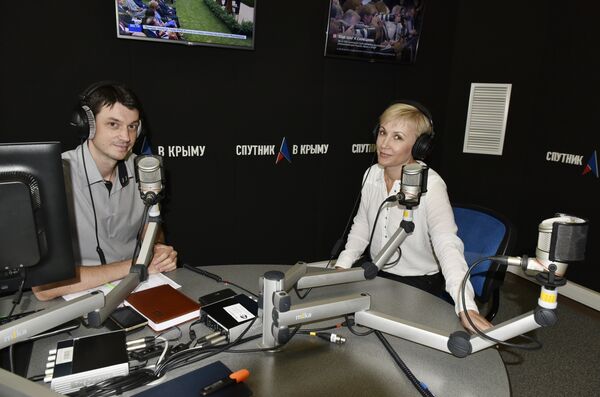 Обозреватель Андрей Матюхин и шеф-редактор радио Спутник в Крыму Ирина Мульд