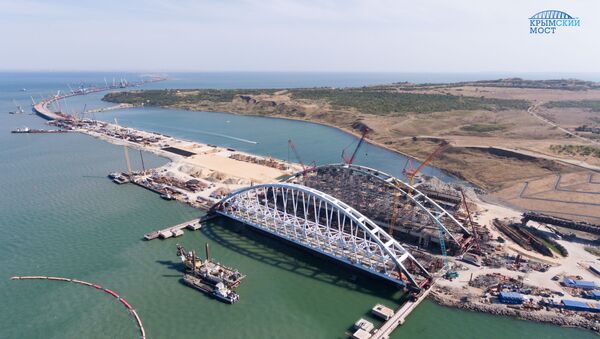 Подготовка железнодорожной арки моста через Керченский пролив к погрузке на плавсистему