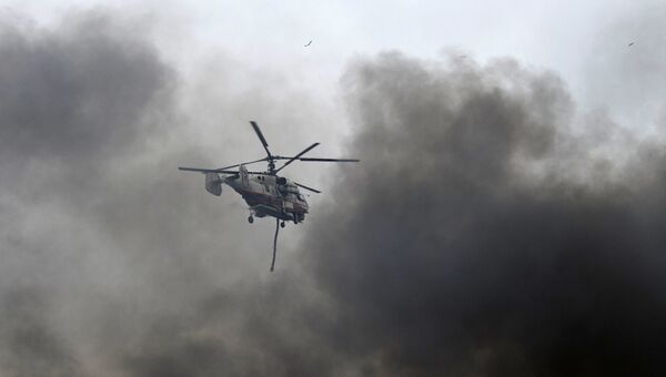 Пожарный вертолет Ка-32 МЧС РФ тушит возгорание