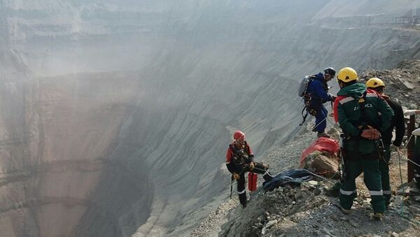 Альпинисты приступили к работе на руднике Мир