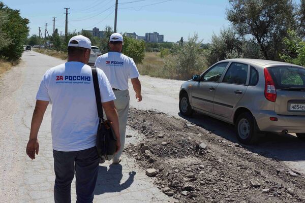Активисты ОНФ провели рейд по дорогам Джанкоя, нанесенным на Карту убитых дорог Активисты ОНФ провели рейд по дорогам Джанкоя, нанесенным на Карту убитых дорог