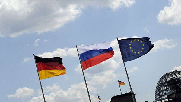 Флаги России, Германии и Евросоюза. Архивное фото
