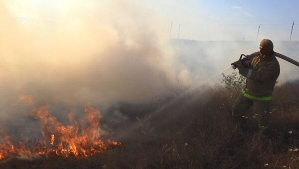 Тушение загорания сухой травы в селе Малиновка Белогорского  района