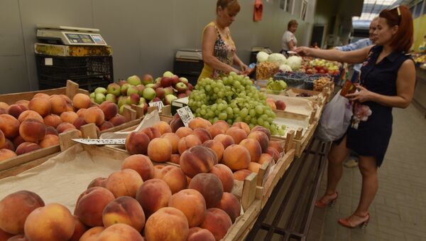 Торговля фруктами на одном из рынков. Архивное фото