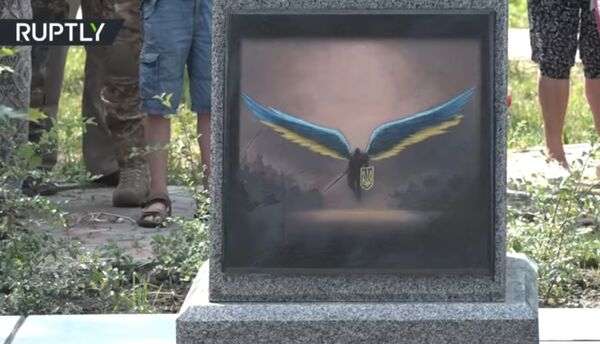 В Киеве открыли памятник бойцам АТО в виде вонзенного в карту России меча В Киеве открыли памятник бойцам АТО в виде вонзенного в карту России меча