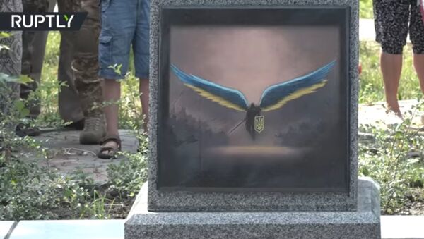 В Киеве открыли памятник бойцам АТО в виде вонзенного в карту России меча