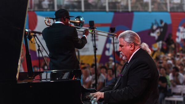 Музыкант Эдвард Рубио (справа) во время выступления коллектива Joe Lastie’s New Orleans Sound на фестивале Koktebel Jazz Party