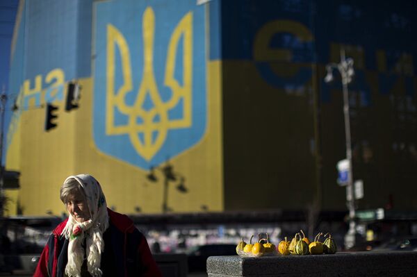 Жительница Украины продает овощи на Площади Независимости в Киеве. 2014 год Жительница Украины продает овощи на Площади Независимости в Киеве. 2014 год