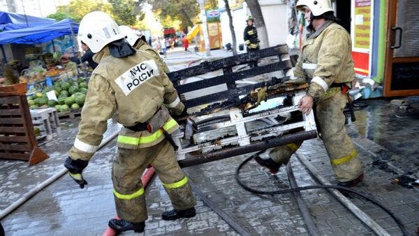 Пожар в торговых павильонах в Севастополе