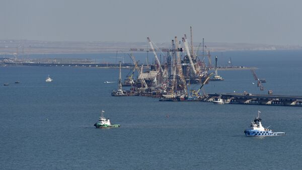 Морская операция по установке железнодорожной арки моста через Керченский пролив