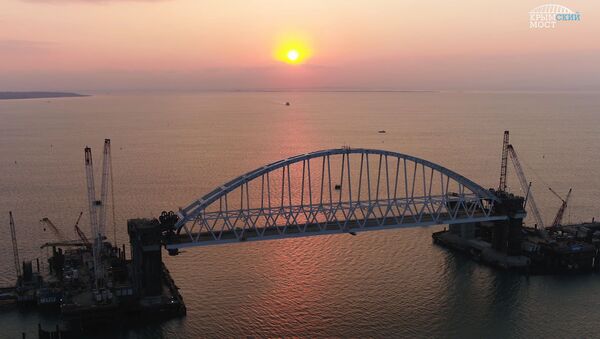 Завершена морская операция по установке железнодорожной арки Крымского моста